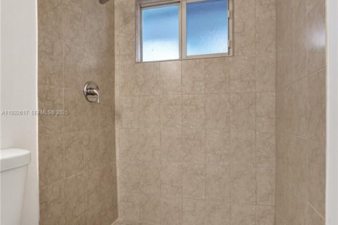 Снять в аренду виллу или дом в Халландейл-Бич, Флорида 3 спальни, 125.42м2, № 1991565 - фото 28