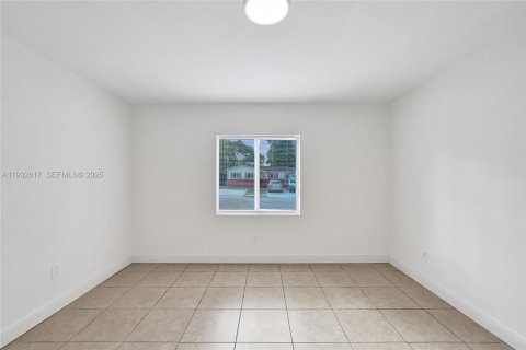 Снять в аренду виллу или дом в Халландейл-Бич, Флорида 3 спальни, 125.42м2, № 1991565 - фото 21