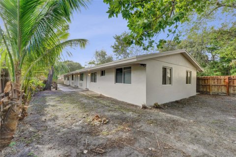 Снять в аренду виллу или дом в Халландейл-Бич, Флорида 3 спальни, 125.42м2, № 1991565 - фото 10