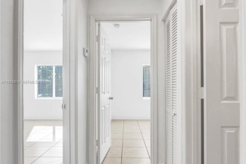 Снять в аренду виллу или дом в Халландейл-Бич, Флорида 3 спальни, 125.42м2, № 1991565 - фото 17