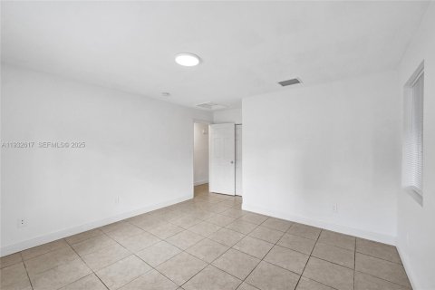 Снять в аренду виллу или дом в Халландейл-Бич, Флорида 3 спальни, 125.42м2, № 1991565 - фото 23