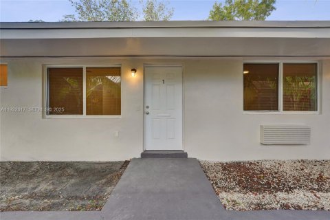 Снять в аренду виллу или дом в Халландейл-Бич, Флорида 3 спальни, 125.42м2, № 1991565 - фото 7