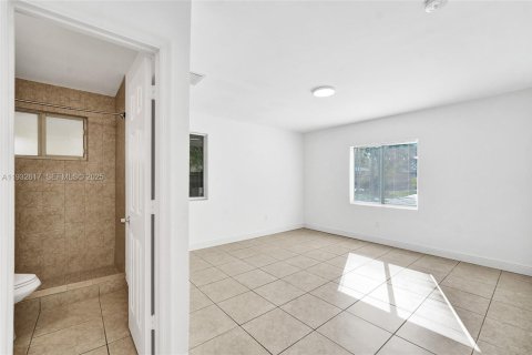 Снять в аренду виллу или дом в Халландейл-Бич, Флорида 3 спальни, 125.42м2, № 1991565 - фото 18