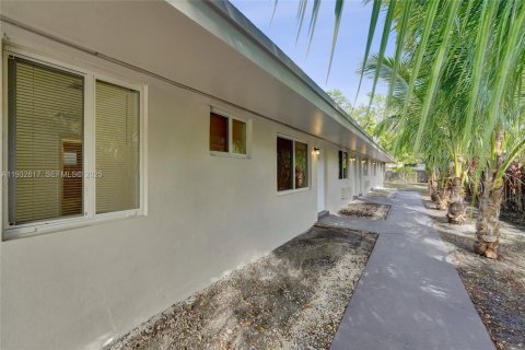 Снять в аренду виллу или дом в Халландейл-Бич, Флорида 3 спальни, 125.42м2, № 1991565 - фото 5