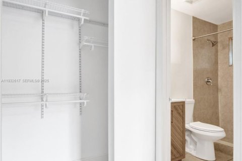 Снять в аренду виллу или дом в Халландейл-Бич, Флорида 3 спальни, 125.42м2, № 1991565 - фото 25