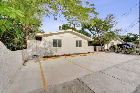 Снять в аренду виллу или дом в Халландейл-Бич, Флорида 3 спальни, 125.42м2, № 1991565 - фото 14