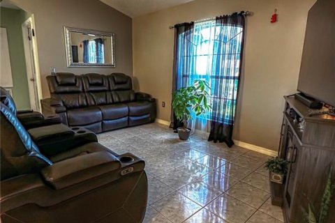 House in Deltona, Florida 3 bedrooms, 120.77 sq.m. № 1829813 - photo 6