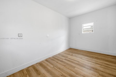 House in Miami, Florida 3 bedrooms, 134.24 sq.m. № 2075473 - photo 26