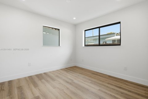 House in Miami, Florida 3 bedrooms, 134.24 sq.m. № 2075473 - photo 28