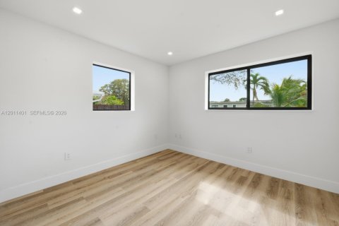House in Miami, Florida 3 bedrooms, 134.24 sq.m. № 2075473 - photo 19