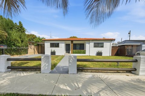 Casa en Miami, Florida 3 dormitorios, 134.24 m2 № 2075473