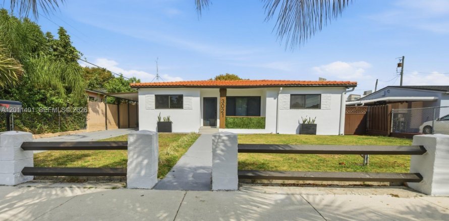 House in Miami, Florida 3 bedrooms, 134.24 sq.m. № 2075473