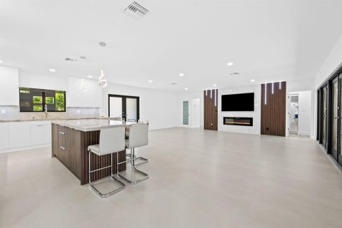 Villa ou maison à vendre à Lighthouse Point, Floride: 4 chambres, 211.26 m2 № 2250690 - photo 11