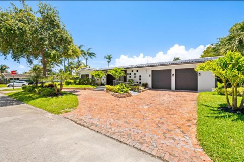Villa ou maison à vendre à Lighthouse Point, Floride: 4 chambres, 211.26 m2 № 2250690 - photo 3