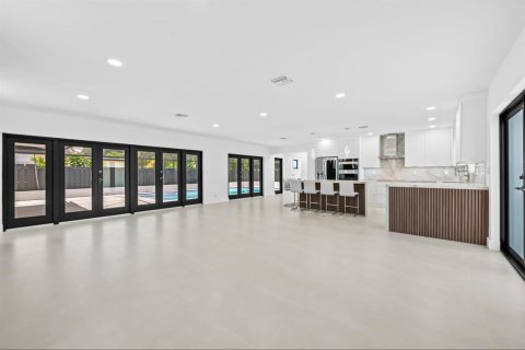 Villa ou maison à vendre à Lighthouse Point, Floride: 4 chambres, 211.26 m2 № 2250690 - photo 10