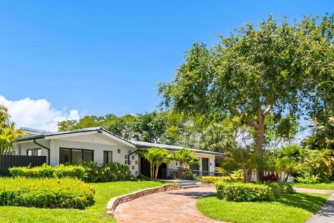 House in Lighthouse Point, Florida 4 bedrooms, 211.26 sq.m. № 2250690