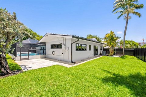 Villa ou maison à vendre à Lighthouse Point, Floride: 4 chambres, 211.26 m2 № 2250690 - photo 22
