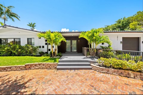 Villa ou maison à vendre à Lighthouse Point, Floride: 4 chambres, 211.26 m2 № 2250690 - photo 2