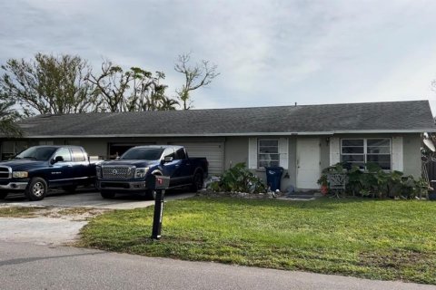 Propiedad comercial en venta en Bradenton, Florida, 139.35 m2 № 1564738 - foto 1