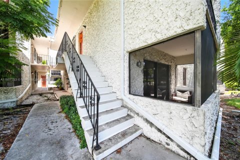 Condo in Palmetto Bay, Florida, 1 bedroom  № 1888027 - photo 12