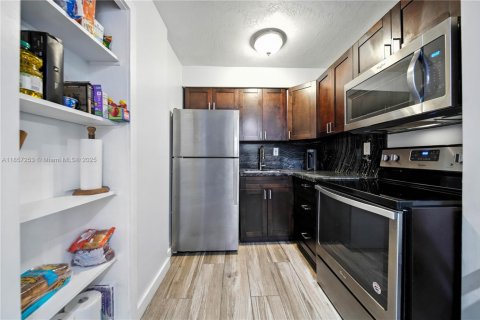 Condo in Palmetto Bay, Florida, 1 bedroom  № 1888027 - photo 5