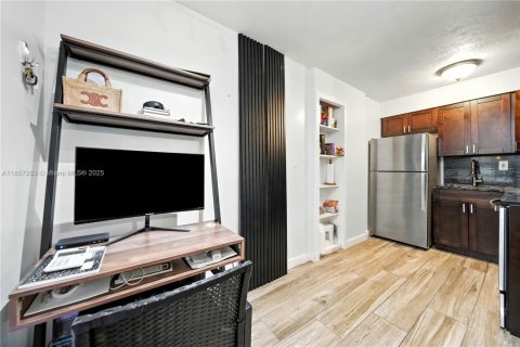 Condo in Palmetto Bay, Florida, 1 bedroom  № 1888027 - photo 4