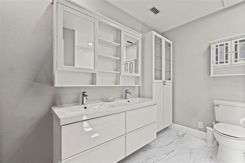 Townhouse in Tampa, Florida 3 bedrooms, 155.15 sq.m. № 1827820 - photo 6