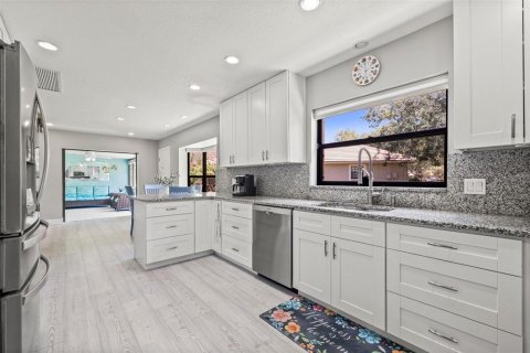 Townhouse in Tampa, Florida 3 bedrooms, 155.15 sq.m. № 1827820 - photo 2
