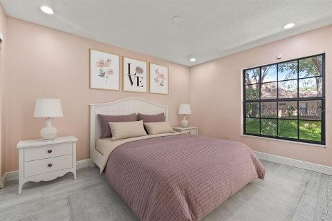 Townhouse in Tampa, Florida 3 bedrooms, 155.15 sq.m. № 1827820 - photo 7