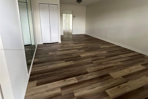 Condo in Margate, Florida, 1 bedroom  № 1924614 - photo 4