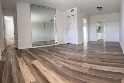 Condo in Margate, Florida, 1 bedroom  № 1924614 - photo 2