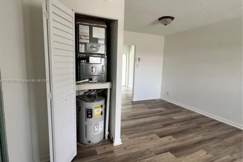 Condo in Margate, Florida, 1 bedroom  № 1924614 - photo 6