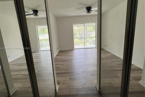 Condo in Margate, Florida, 1 bedroom  № 1924614 - photo 16