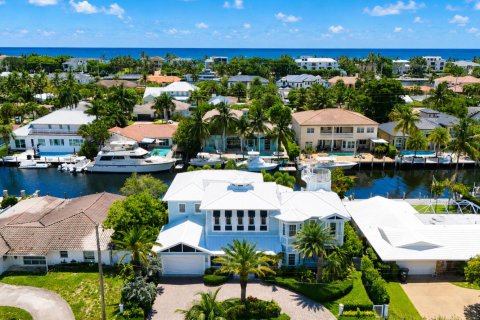 House in Lighthouse Point, Florida 4 bedrooms, 438.59 sq.m. № 2265673