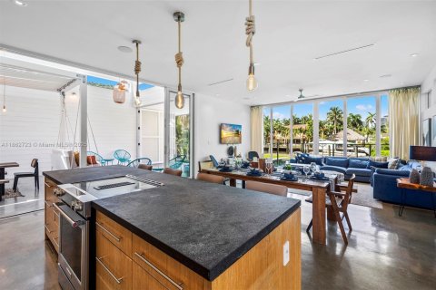 House in Miami, Florida 6 bedrooms № 1888984 - photo 26