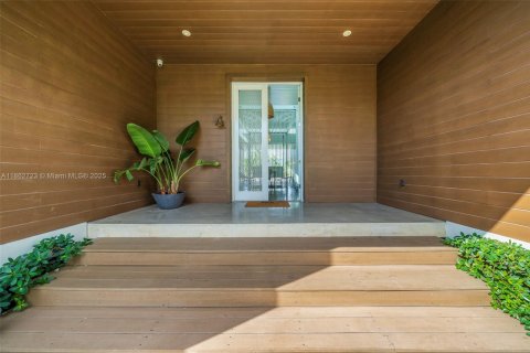 House in Miami, Florida 6 bedrooms № 1888984 - photo 15
