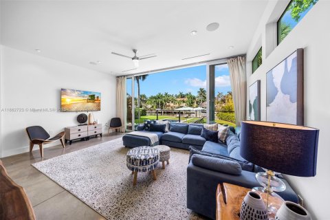 House in Miami, Florida 6 bedrooms № 1888984 - photo 27