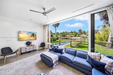 House in Miami, Florida 6 bedrooms № 1888984 - photo 30