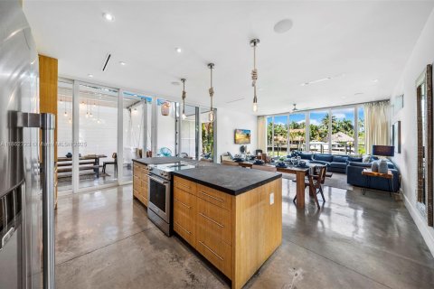 House in Miami, Florida 6 bedrooms № 1888984 - photo 19