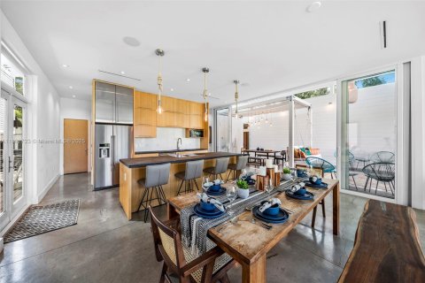 House in Miami, Florida 6 bedrooms № 1888984 - photo 23