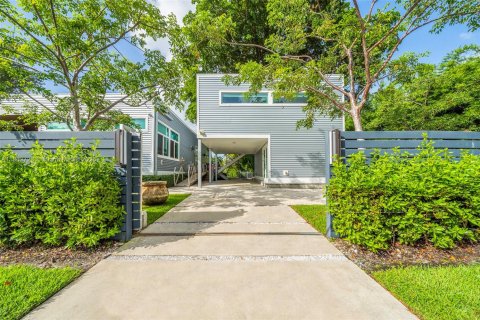 House in Miami, Florida 6 bedrooms № 1888984 - photo 10