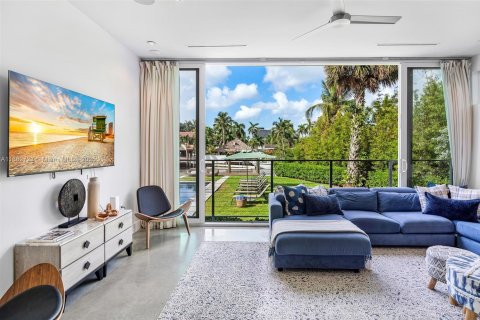 House in Miami, Florida 6 bedrooms № 1888984 - photo 29