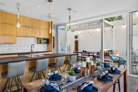 House in Miami, Florida 6 bedrooms № 1888984 - photo 24
