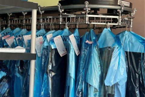 Commercial property in Hialeah, Florida № 2052313 - photo 2