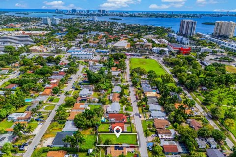 Terreno en venta en Miami, Florida № 1944784 - foto 13