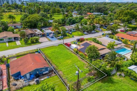 Terreno en venta en Miami, Florida № 1944784 - foto 6