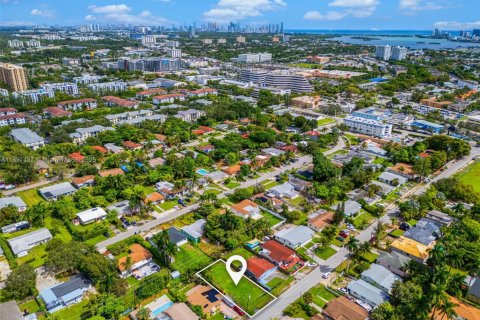 Terreno en venta en Miami, Florida № 1944784 - foto 14