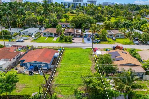 Terreno en venta en Miami, Florida № 1944784 - foto 5