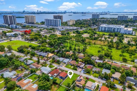 Terreno en venta en Miami, Florida № 1944784 - foto 12