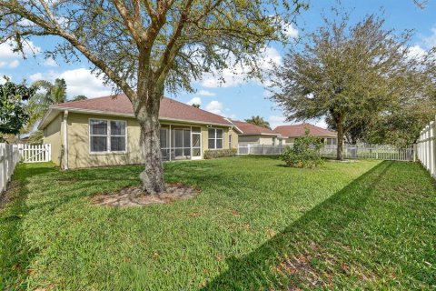 House in Palm Coast, Florida 3 bedrooms, 171.4 sq.m. № 2142262 - photo 27